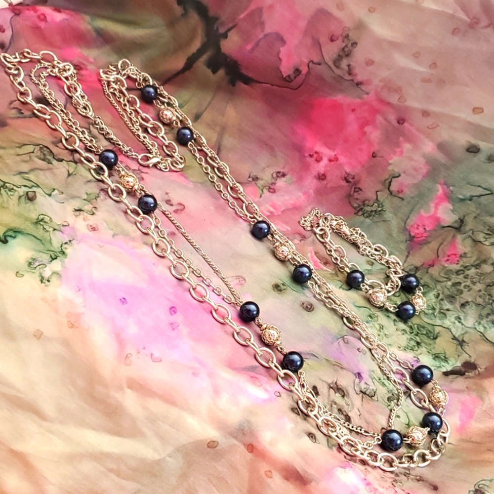 Matching necklace & bracelet, silver & blur